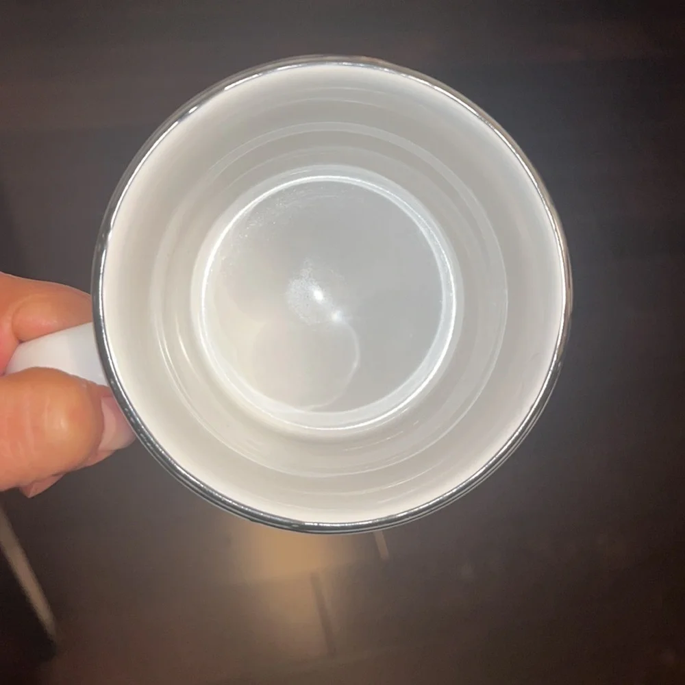 HELLO KITTY FACE 20OZ CERAMIC CAMPER MUG.  Excellent condition.